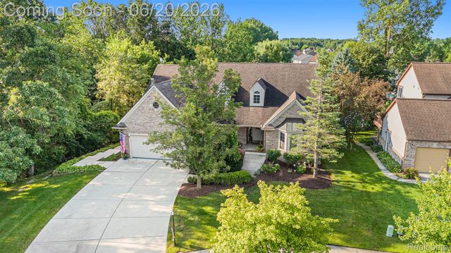 836 Townsend Drive, South Lyon, MI 48178