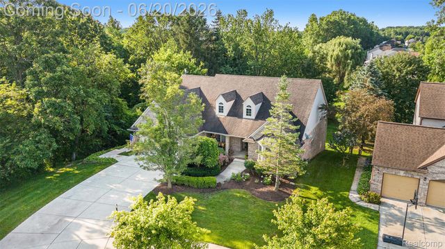 836 Townsend Drive, South Lyon, MI 48178