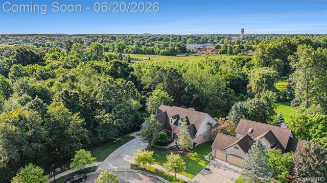 836 Townsend Drive, South Lyon, MI 48178