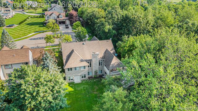 836 Townsend Drive, South Lyon, MI 48178