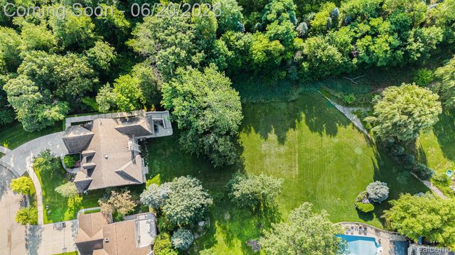 836 Townsend Drive, South Lyon, MI 48178