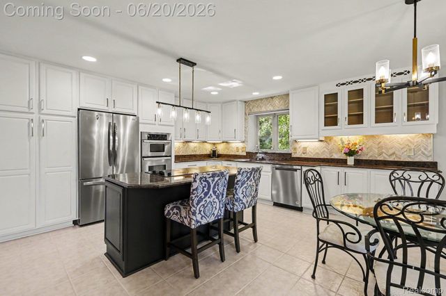 836 Townsend Drive, South Lyon, MI 48178