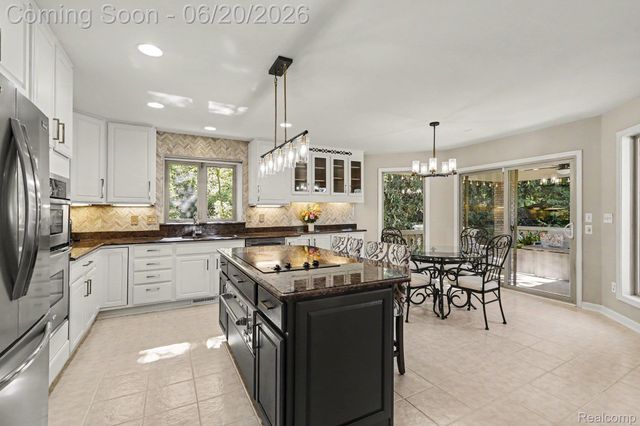 836 Townsend Drive, South Lyon, MI 48178