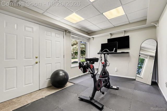 836 Townsend Drive, South Lyon, MI 48178