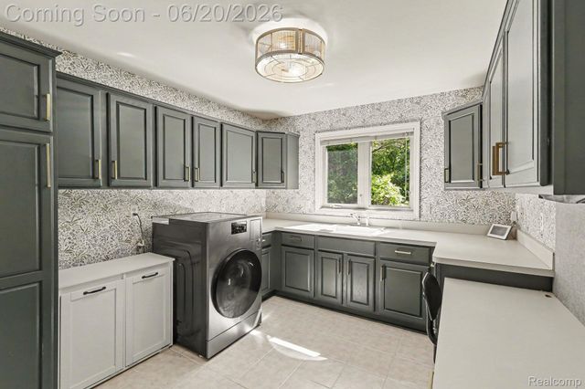 836 Townsend Drive, South Lyon, MI 48178
