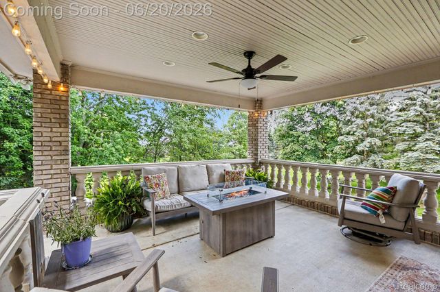 836 Townsend Drive, South Lyon, MI 48178