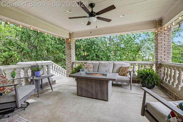 836 Townsend Drive, South Lyon, MI 48178