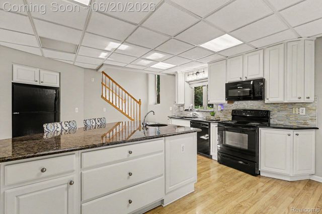 836 Townsend Drive, South Lyon, MI 48178
