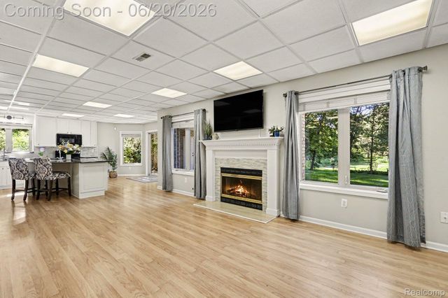 836 Townsend Drive, South Lyon, MI 48178