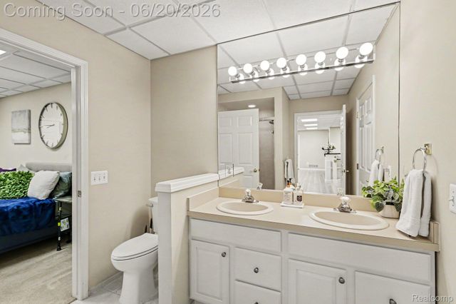 836 Townsend Drive, South Lyon, MI 48178
