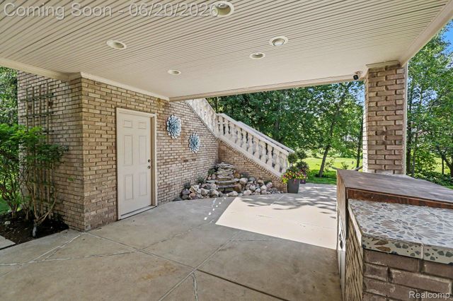 836 Townsend Drive, South Lyon, MI 48178