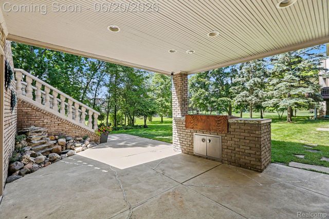 836 Townsend Drive, South Lyon, MI 48178