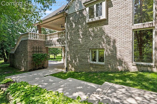 836 Townsend Drive, South Lyon, MI 48178