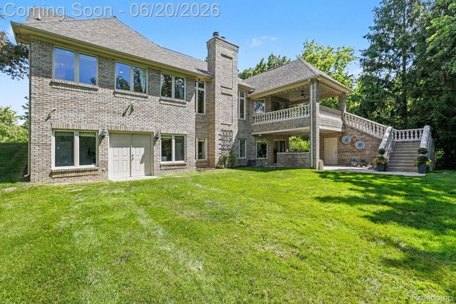 836 Townsend Drive, South Lyon, MI 48178