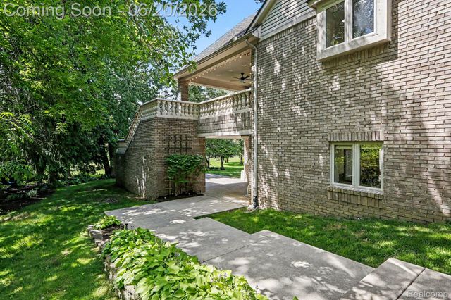 836 Townsend Drive, South Lyon, MI 48178