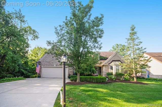 836 Townsend Drive, South Lyon, MI 48178