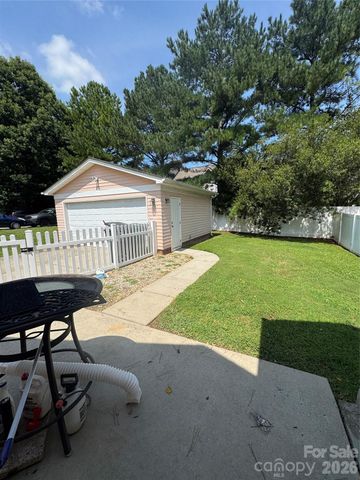 2008 Golden Ridge Lane, Charlotte, NC 28208