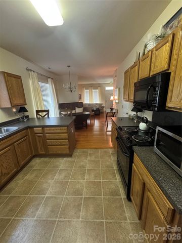 2008 Golden Ridge Lane, Charlotte, NC 28208