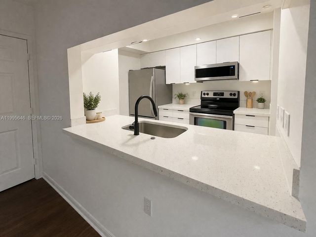 12124 Saint Andrews Place 305, Miramar, FL 33025