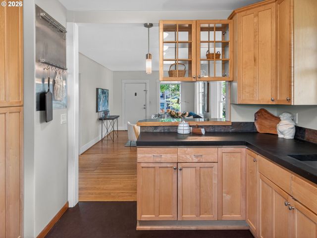 5506 Ne 32ND Pl, Portland, OR 97211