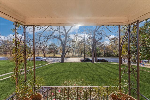 6911 E Grand Avenue, Dallas, TX 75223