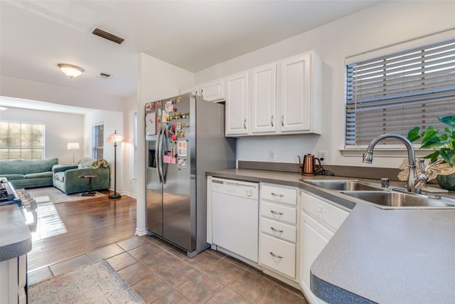 6911 E Grand Avenue, Dallas, TX 75223