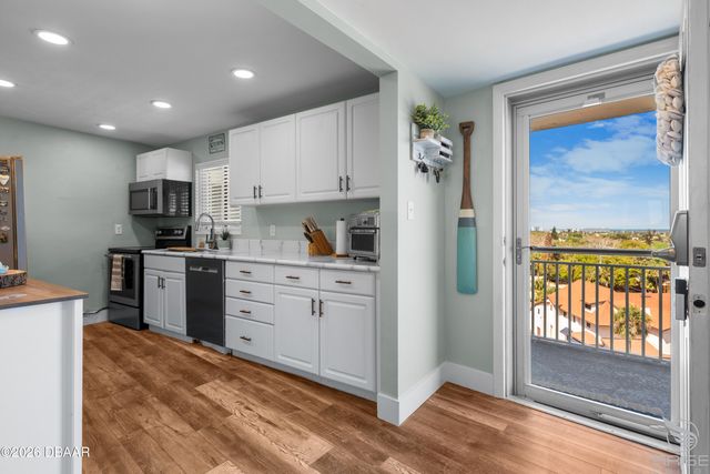 100 Silver Beach Ave Apt 808, Daytona Beach, FL 32118