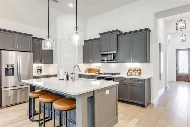 8221 Legacy Oak Drive, Mckinney, TX 75071