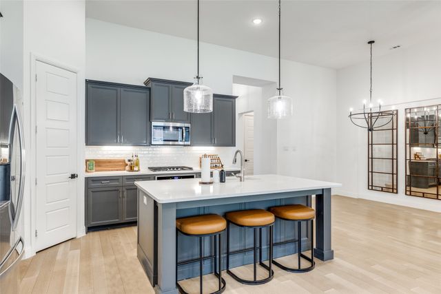 8221 Legacy Oak Drive, Mckinney, TX 75071