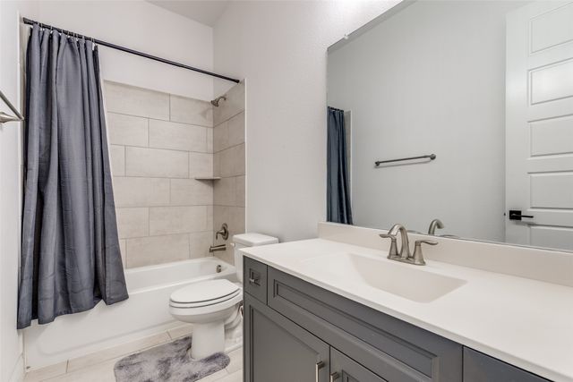 8221 Legacy Oak Drive, Mckinney, TX 75071