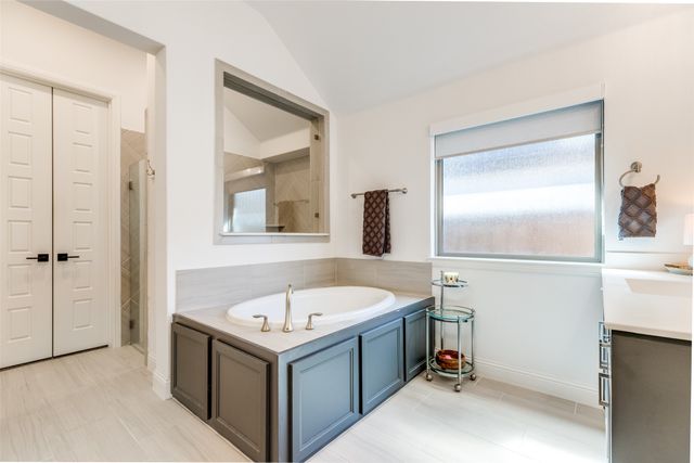 8221 Legacy Oak Drive, Mckinney, TX 75071