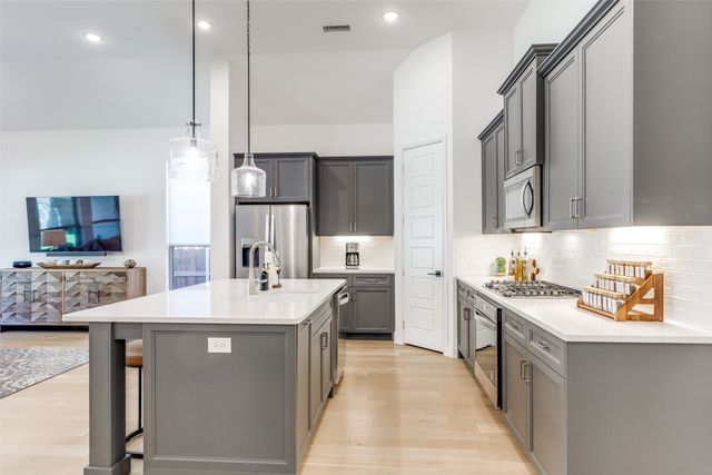 8221 Legacy Oak Drive, Mckinney, TX 75071