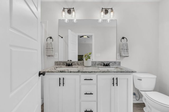1405 Fredrick Dr, Clarksville, TN 37042