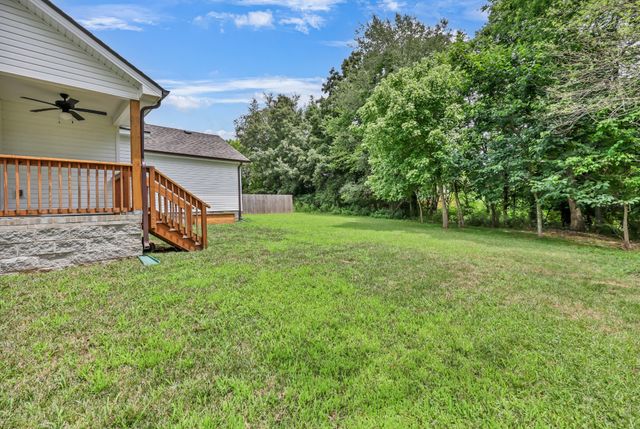 1405 Fredrick Dr, Clarksville, TN 37042