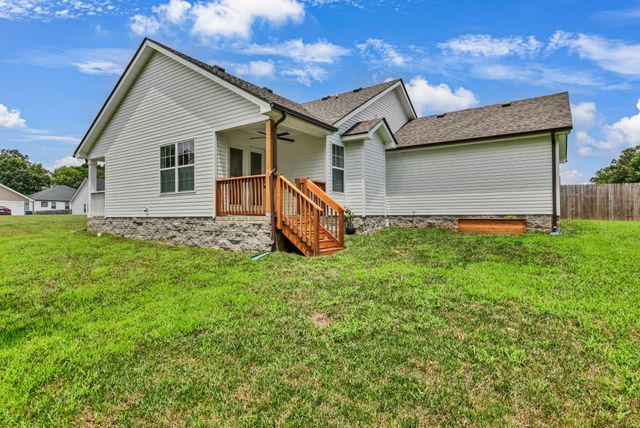 1405 Fredrick Dr, Clarksville, TN 37042