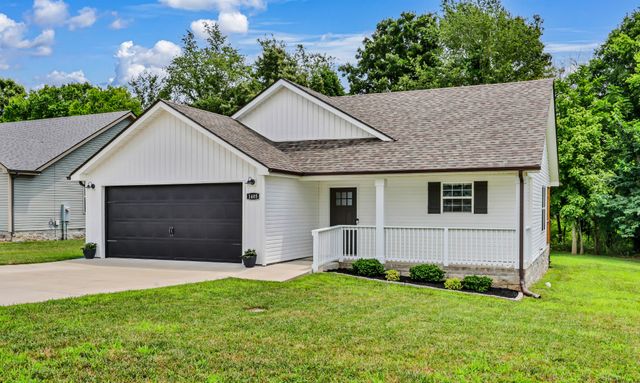 1405 Fredrick Dr, Clarksville, TN 37042