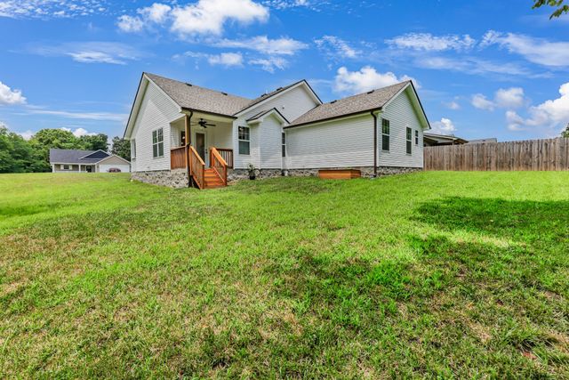 1405 Fredrick Dr, Clarksville, TN 37042