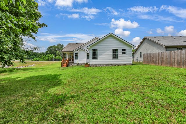 1405 Fredrick Dr, Clarksville, TN 37042