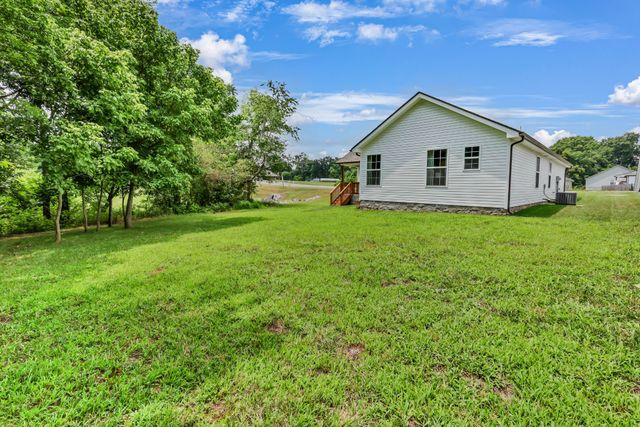 1405 Fredrick Dr, Clarksville, TN 37042