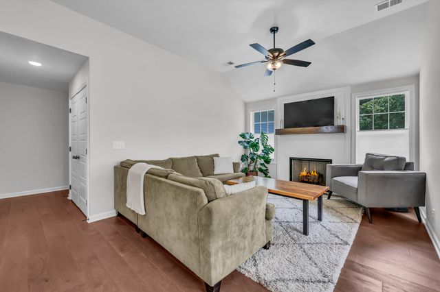 1405 Fredrick Dr, Clarksville, TN 37042