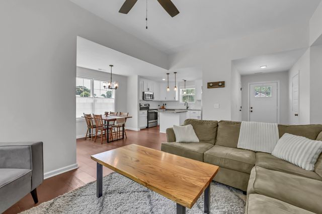 1405 Fredrick Dr, Clarksville, TN 37042