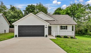 1405 Fredrick Dr, Clarksville, TN 37042