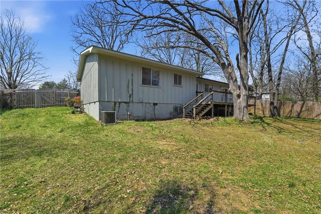 2018 N Austin Drive, Fayetteville, AR 72703