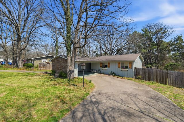 2018 N Austin Drive, Fayetteville, AR 72703