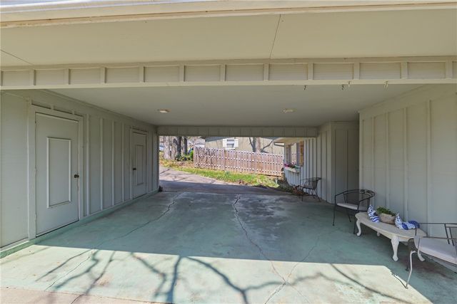 2018 N Austin Drive, Fayetteville, AR 72703