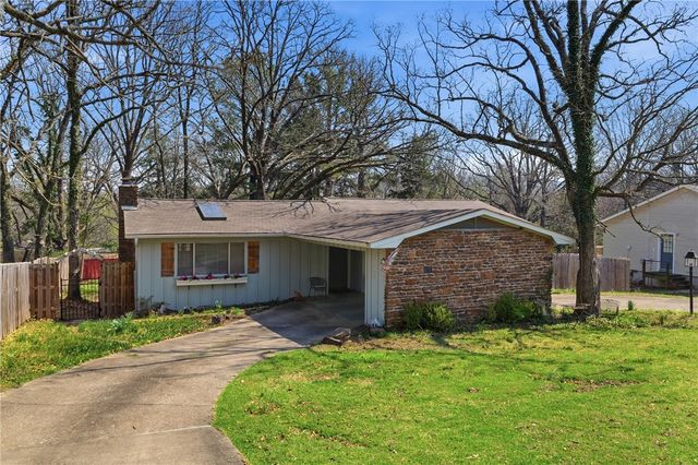 2018 N Austin Drive, Fayetteville, AR 72703