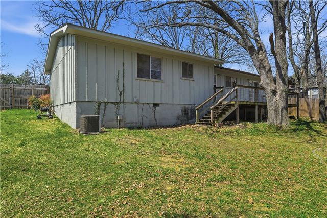 2018 N Austin Drive, Fayetteville, AR 72703