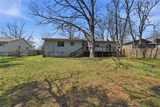 2018 N Austin Drive, Fayetteville, AR 72703