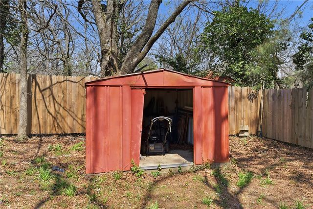 2018 N Austin Drive, Fayetteville, AR 72703