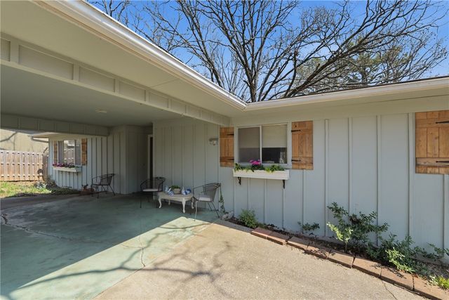 2018 N Austin Drive, Fayetteville, AR 72703